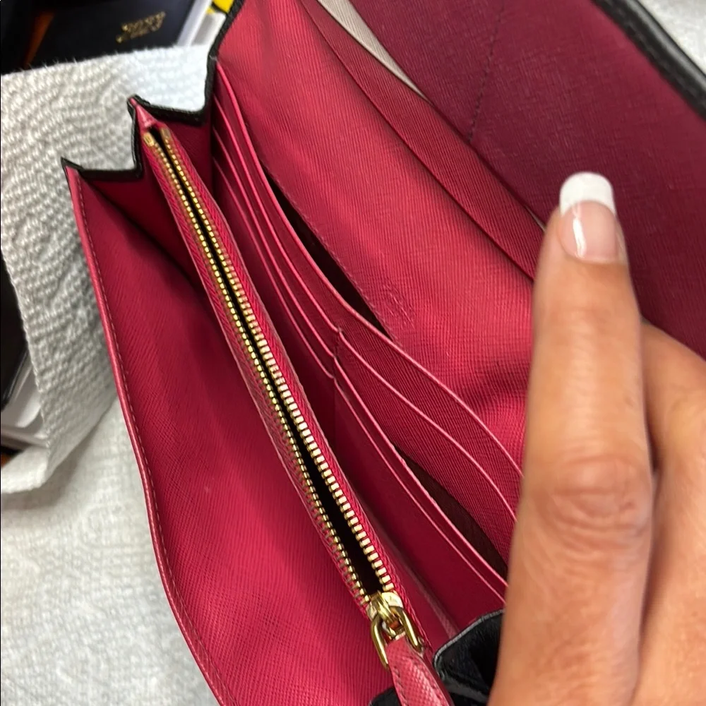 Prada Large Saffiano Wallet - Picture 7 of 15